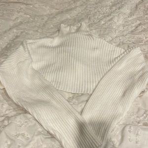 White crop top sweater